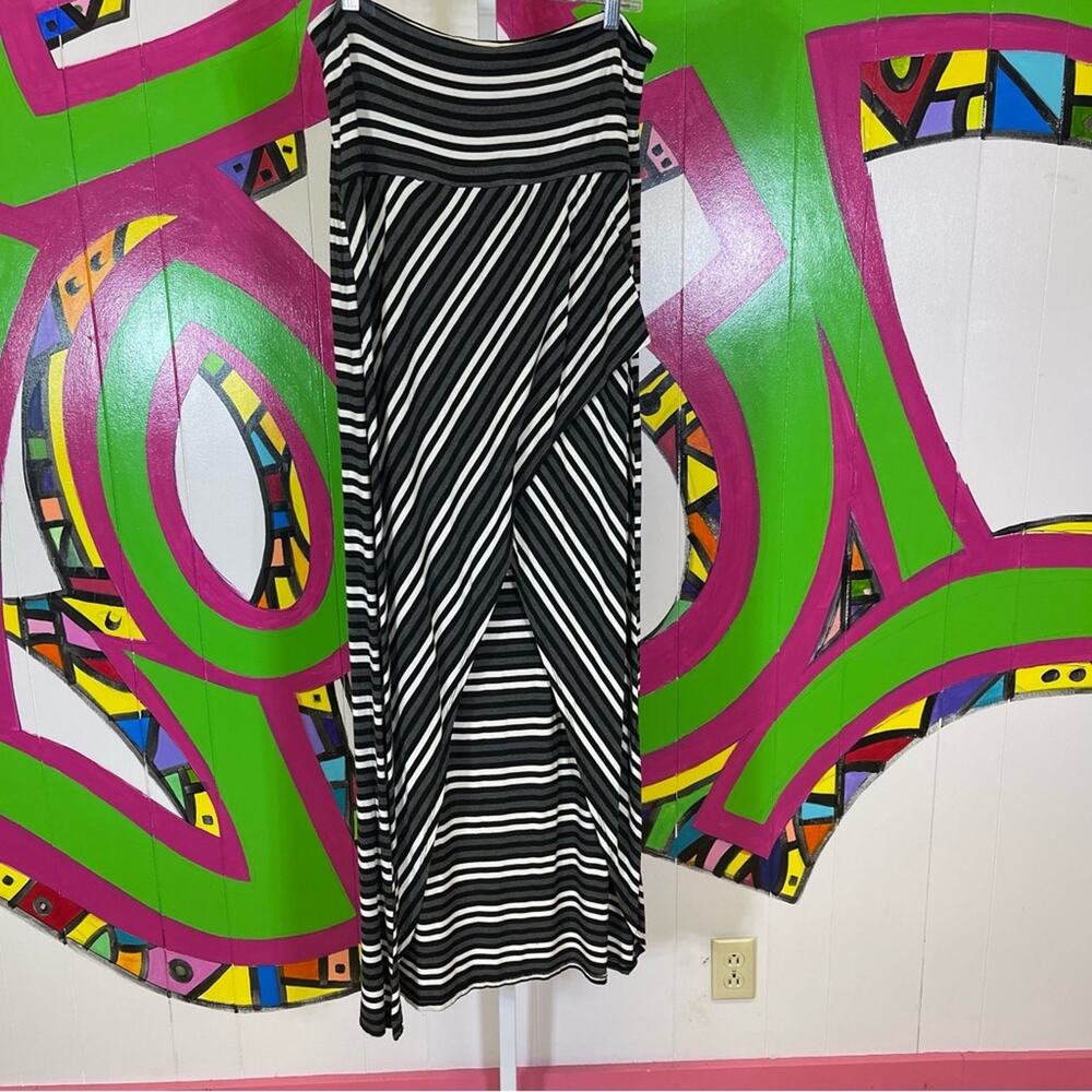 Vanity, Y2K Maxi Skirt with cutout front. Size XL. In excellent condition!